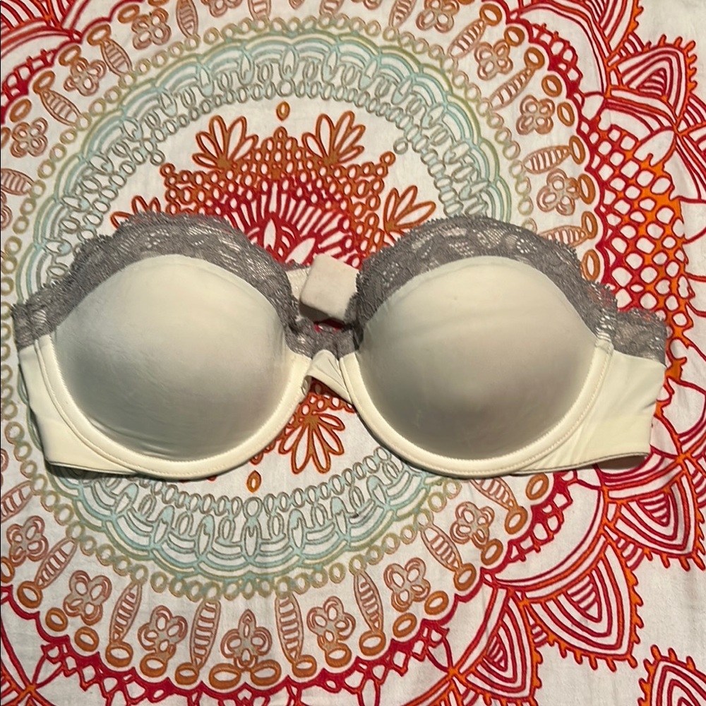 Calvin Klein Strapless Bra -Chic Lace Accent Bra in White and Gray-34B